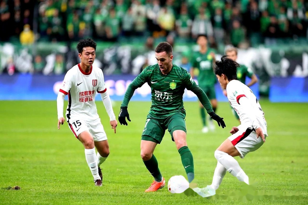 爱游戏培训-球队大动作引发球迷热议，参与讨论热烈