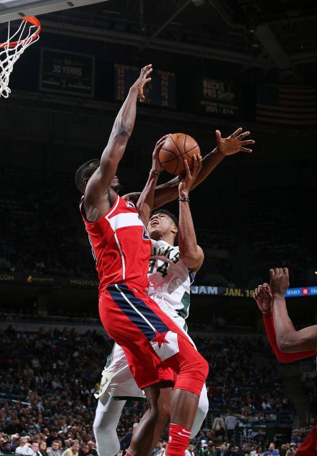 爱游戏登录入口-雄鹿惨败灰熊，遭遇两连败