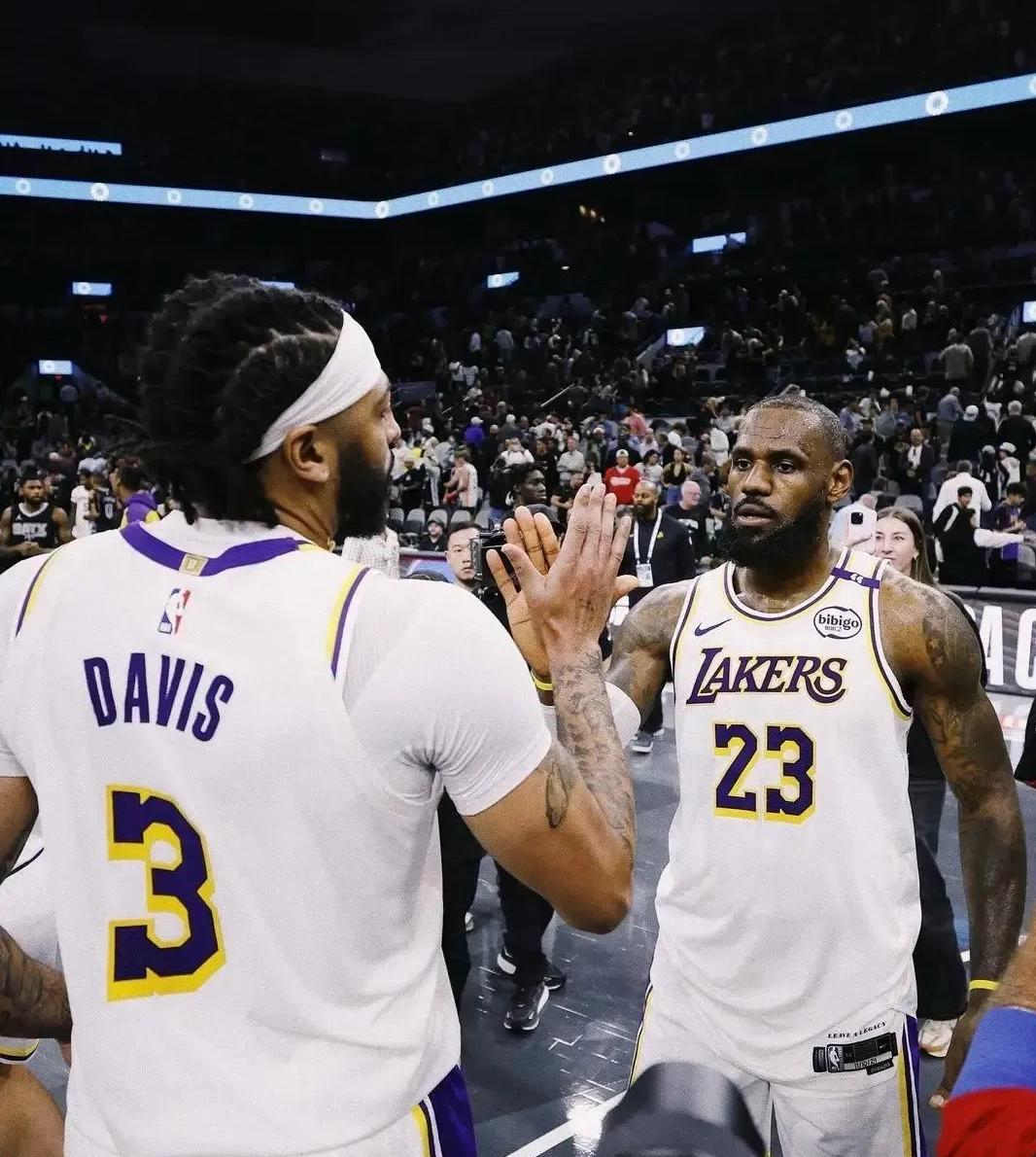 湖人大胜鹈鹕,詹皇带队再度逆风翻盘 湖人大胜鹈鹕,詹皇带队再度逆风翻盘