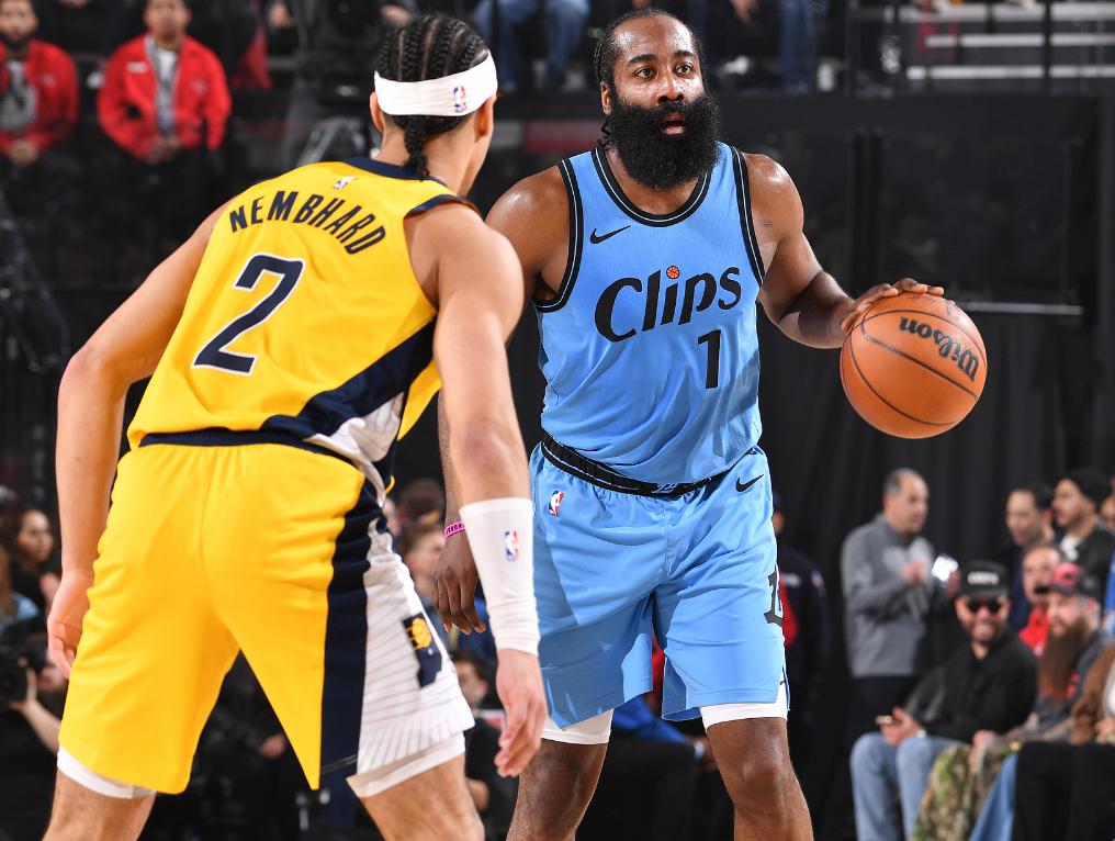 快船继续保持不败纪录 快船继续保持不败纪录