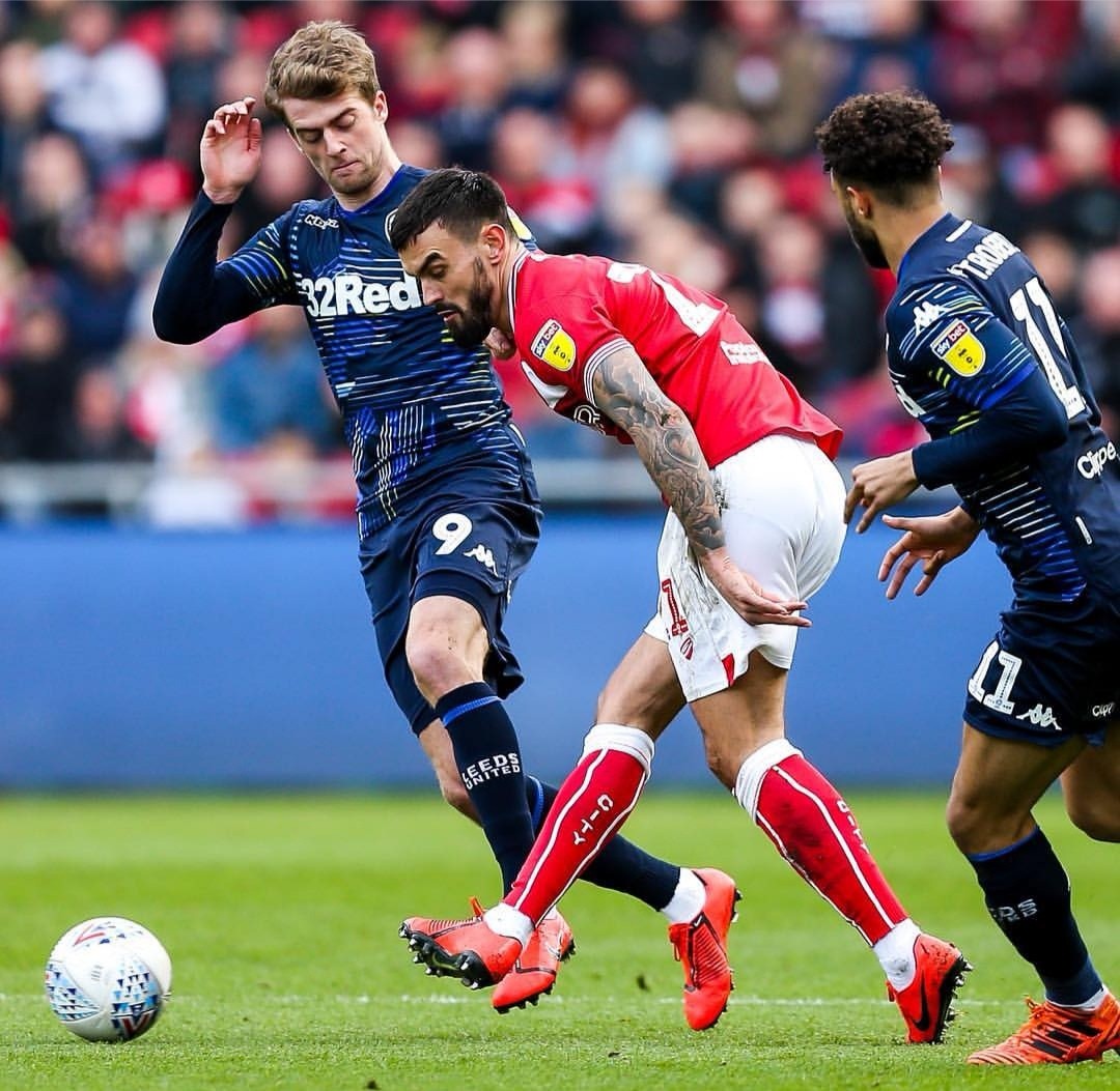 爱游戏娱乐-诺维奇客场战平雷丁，保持中游表现的简单介绍